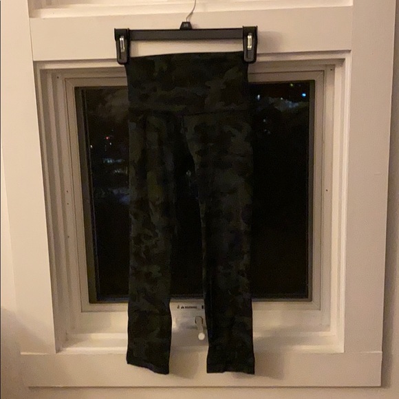 Lululemon camo cropped align legging - Picture 2 of 2